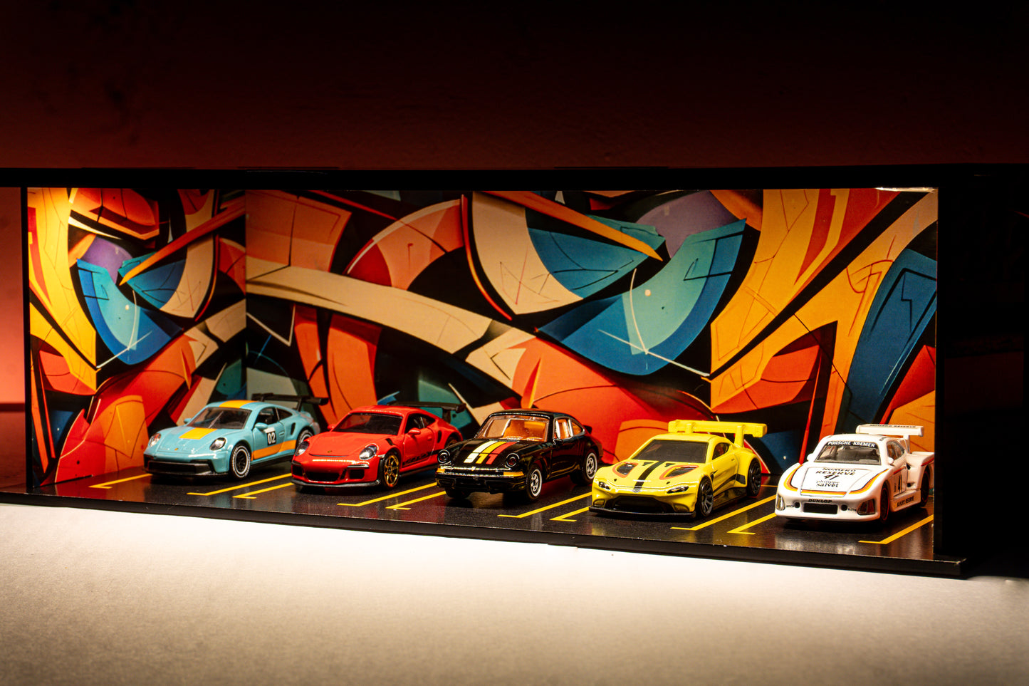 Graffiti Garage 1:64 Acrylic Display Diorama with LED (30x14x10 cm)