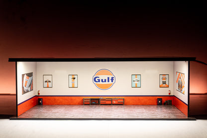 Gulf Workshop Garage Diorama – 1:64 Scale Acrylic Diorama (30x14x10 cm)
